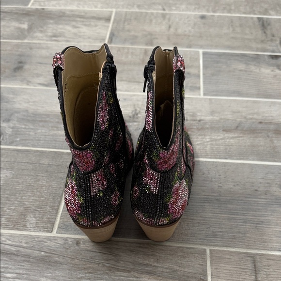 Betsey Johnson Black Floral Ankle Boots - Picture 5 of 7